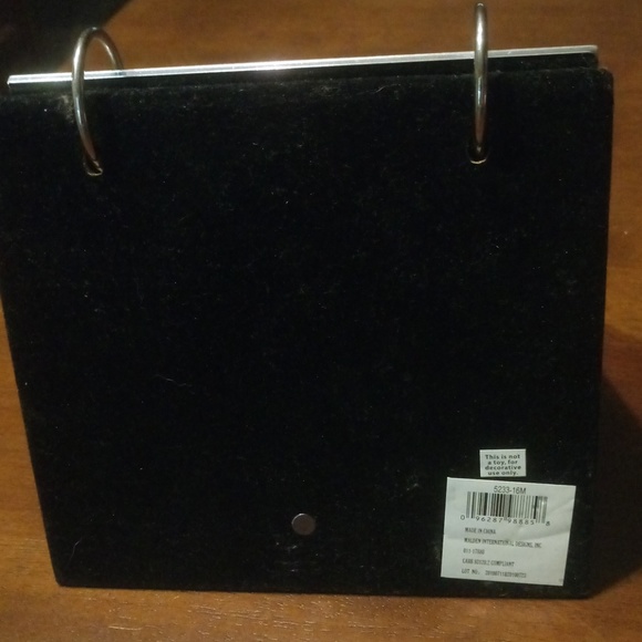 🆕Standing 📸 Photo Book holds 40 Photos 🆕 - Picture 2 of 3